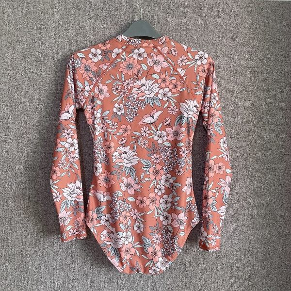 Ženski jednodijelni kupaći kostim s cvjetnim uzorkom i patentnim zatvaračem