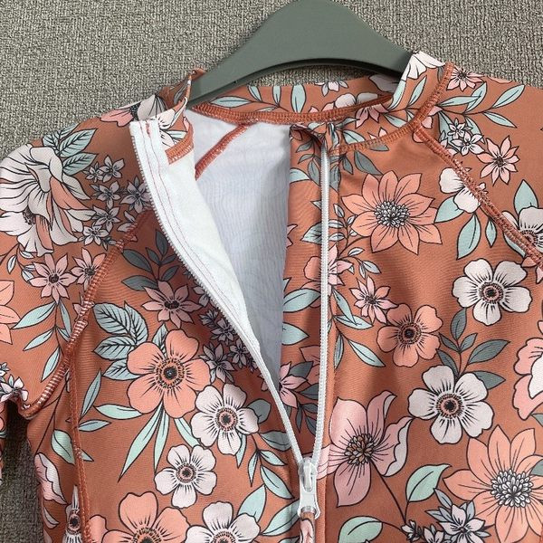 Ženski jednodijelni kupaći kostim s cvjetnim uzorkom i patentnim zatvaračem