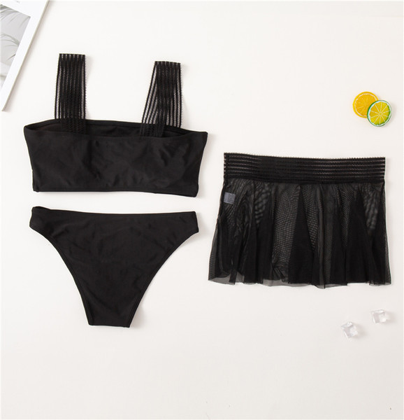 Ženski komplet za plažu u crnoj boji - kupaći kostim i suknja od tila