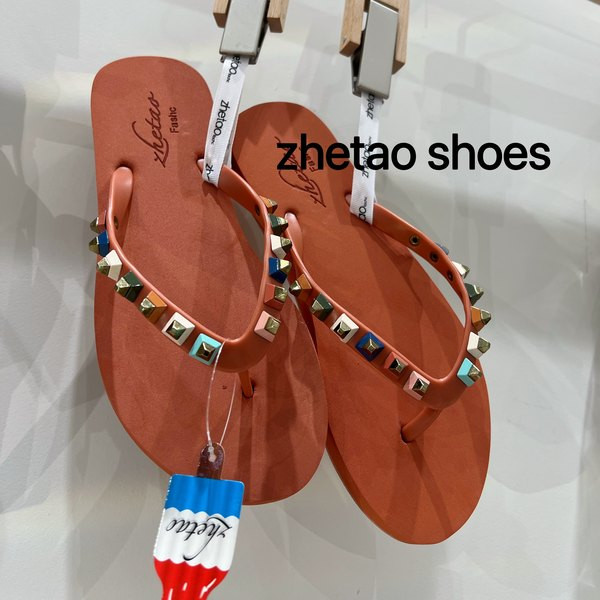 Ženske casual papuče sa šarenim kockicama