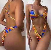 Ολόσωμο γυναικείο μαγιό με μεταλλικούς κρίκους και κοψίματα