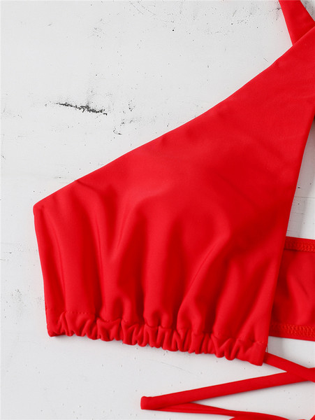 Novi model ženskog kupaćeg kostima sa vezicama u crvenoj boji