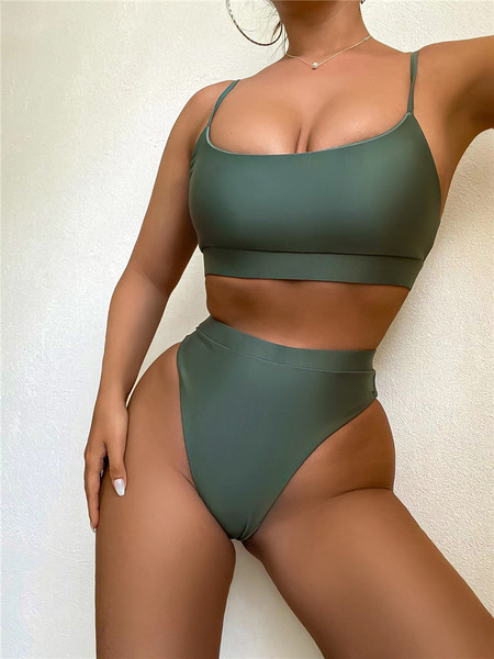 Ženski dvodijelni kupaći kostim s gornjim dijelom grudi i donjim dijelom visokog struka