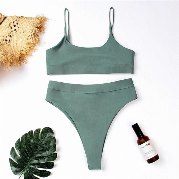 Ženski dvodijelni kupaći kostim s gornjim dijelom grudi i donjim dijelom visokog struka
