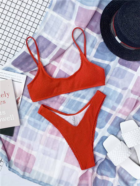 Ženski jednobojni dvodijelni kupaći kostim s metalnim kopčanjem