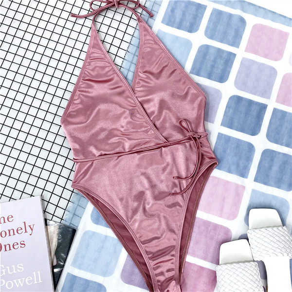 Moteriškas vientisas maudymosi kostiumėlis gilia iškirpte – rožinės spalvos