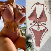 Ženski jednodijelni kupaći kostim s izrezima - smeđe boje