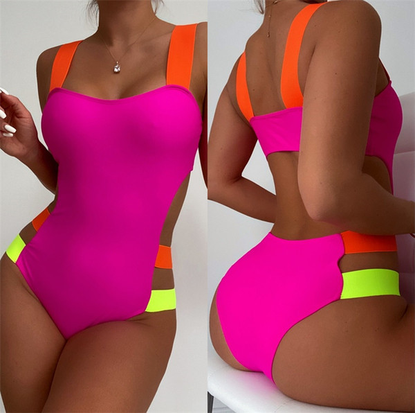 Vientisas moteriškas maudymosi kostiumėlis su iškirptėmis ir kvadratine iškirpte