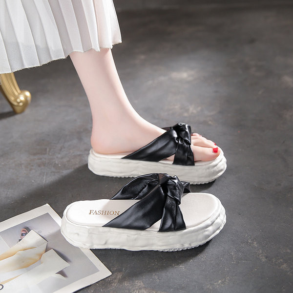 Casual γυναικείες παντόφλες με δερμάτινο λουράκι - τρία χρώματα