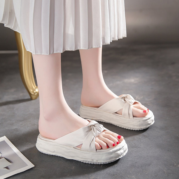 Casual γυναικείες παντόφλες με δερμάτινο λουράκι - τρία χρώματα