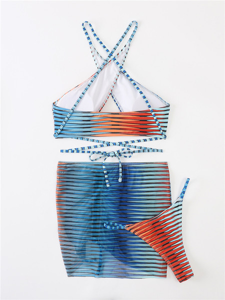 Novi model trodijelnog kupaćeg kostima s vezicama