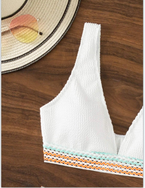 Novi model ženskog dvodijelnog kupaćeg kostima