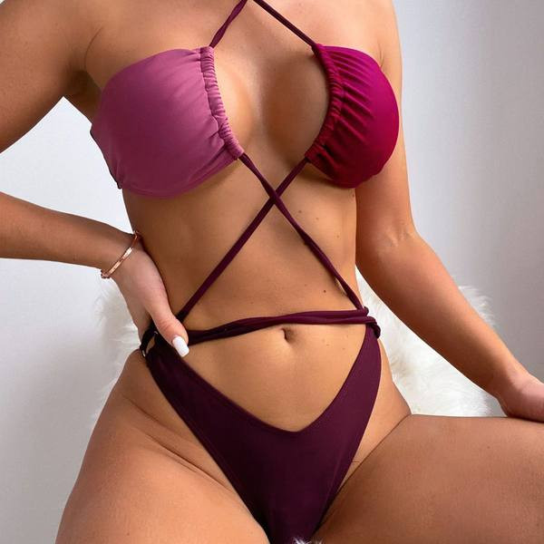 Ženski jednodijelni kupaći kostim s izrezima