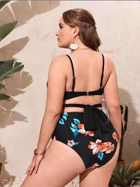 Ženski dvodijelni kupaći kostim visokog struka