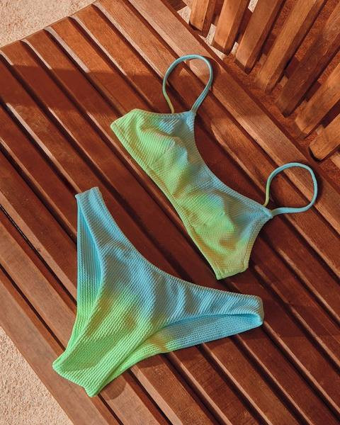 Ženski dvodijelni kupaći kostim preljevnih boja