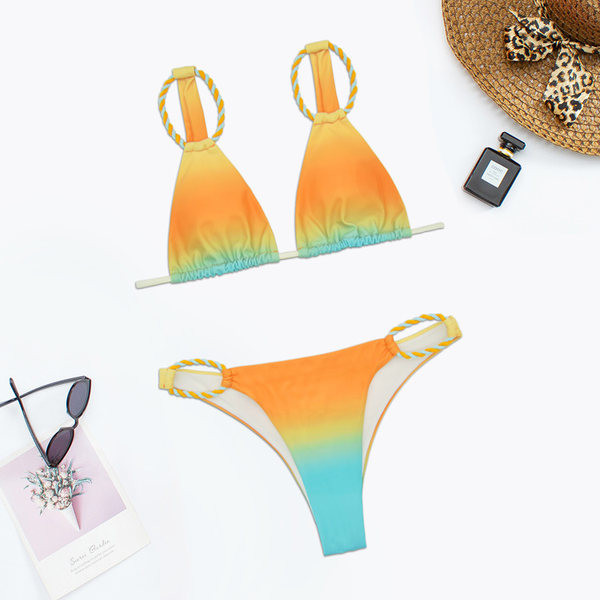Šareni ženski kupaći kostim s trokutastim gornjim dijelom