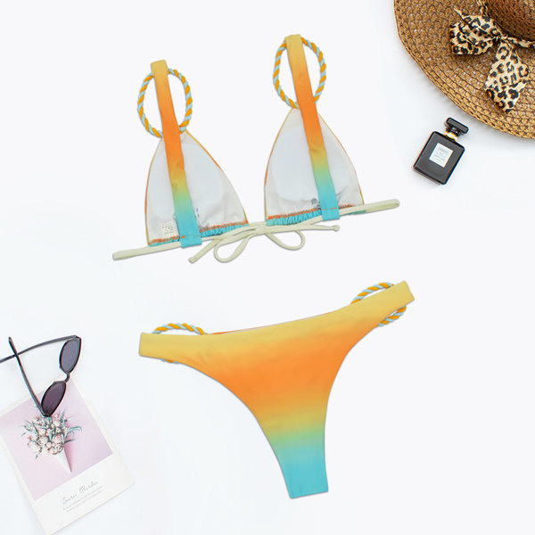 Šareni ženski kupaći kostim s trokutastim gornjim dijelom