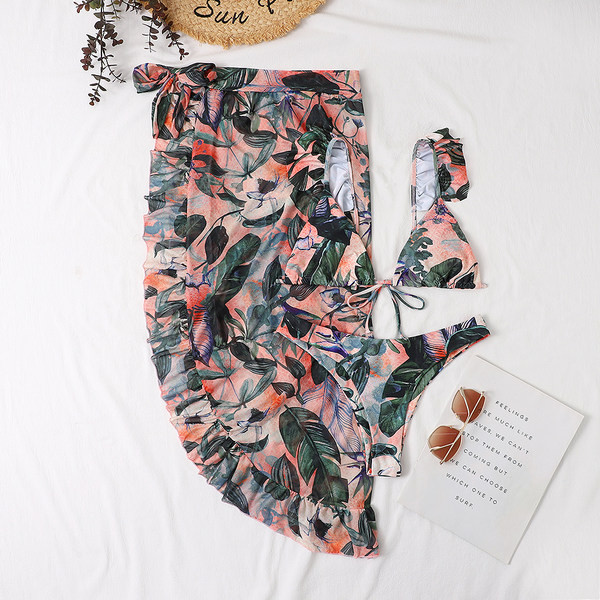 Μοντέρνο γυναικείο μαγιό σε τρία μέρη