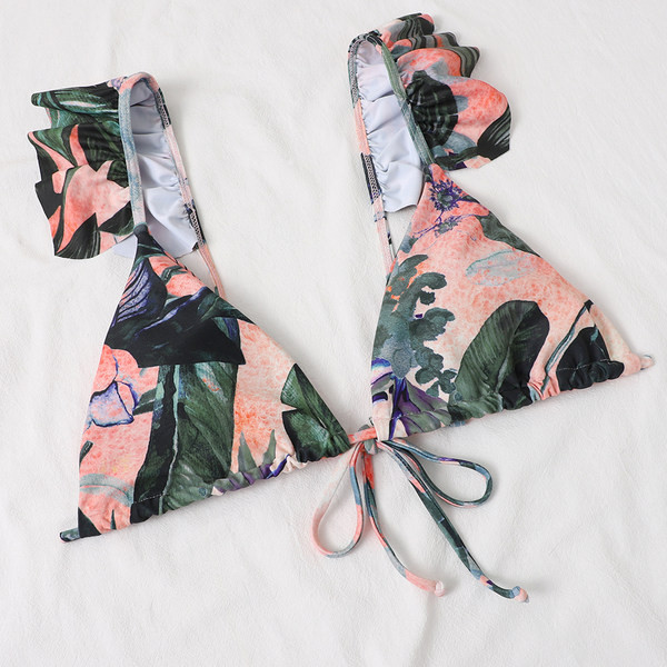 Μοντέρνο γυναικείο μαγιό σε τρία μέρη