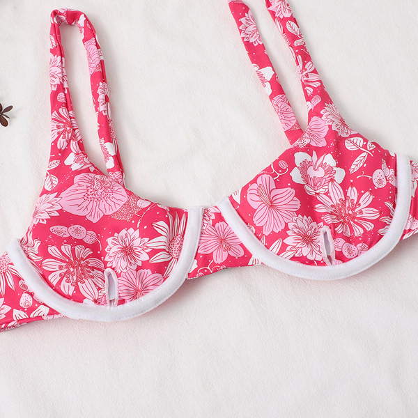 Γυναικείο μαγιό  με φλοράλ μοτίβα