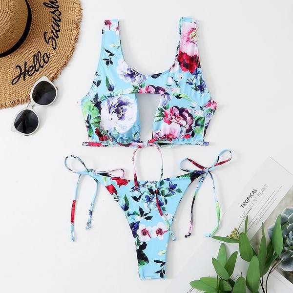 Μαγιό με φλοράλ μοτίβα και κορδόνια