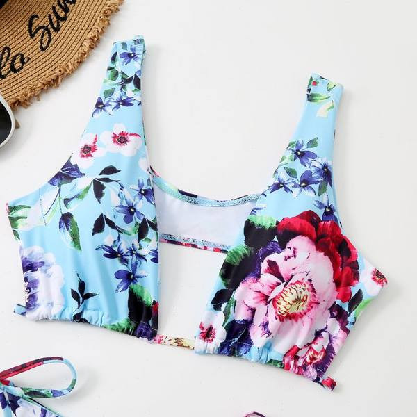 Μαγιό με φλοράλ μοτίβα και κορδόνια