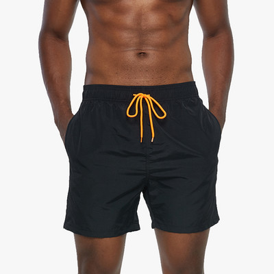 Μονόχρωμο ανδρικό σορτς με κορδόνια κατάλληλο για την παραλία