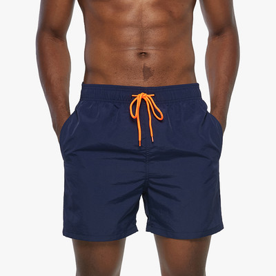 Μονόχρωμο ανδρικό σορτς με κορδόνια κατάλληλο για την παραλία