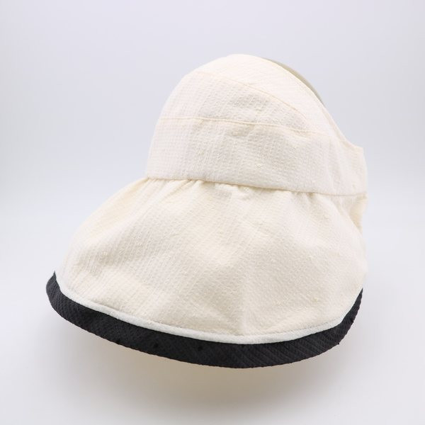 Ženski tekstilni šešir s velikim obodom