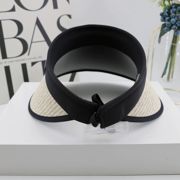 Ženska kapa sa šiltom i natpisom novi model