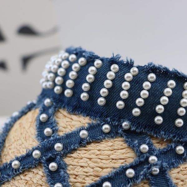 Ženski moderan šešir s perlama