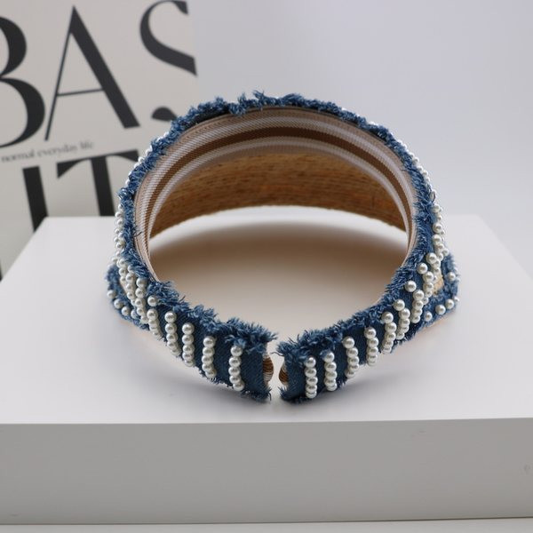 Ženski moderan šešir s perlama