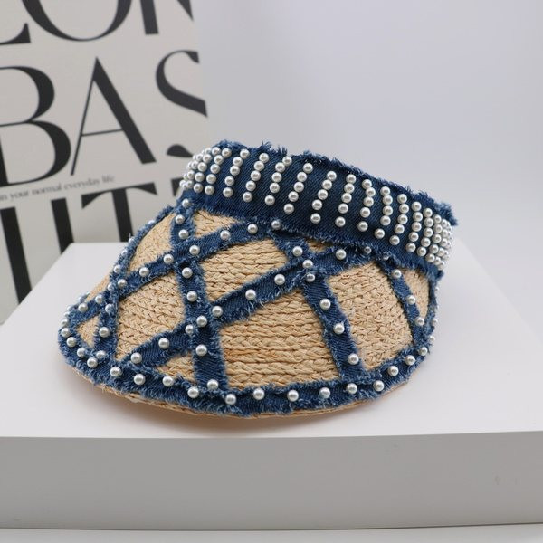 Ženski moderan šešir s perlama