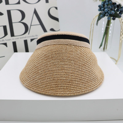 Γυναικείο καπέλο με γείσο κατάλληλο για την παραλία