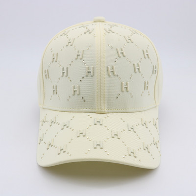 Μοντέρνο γυναικείο καπέλο με γείσο και μεταλλική διακόσμηση