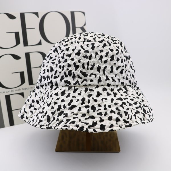 Tekstilna ribička kapa sa životinjskim uzorkom