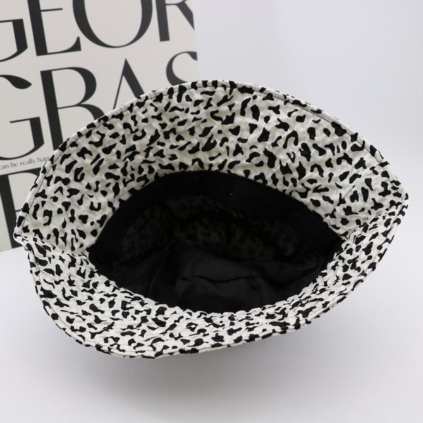 Tekstilna ribička kapa sa životinjskim uzorkom