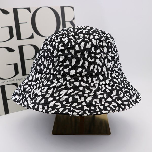 Tekstilna ribička kapa sa životinjskim uzorkom