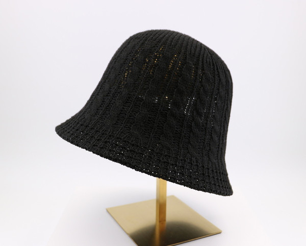 Pălărie de damă - universală în dungi