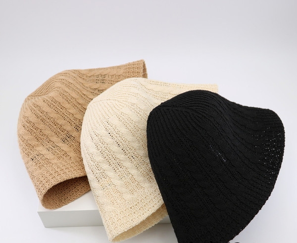 Pălărie de damă - universală în dungi