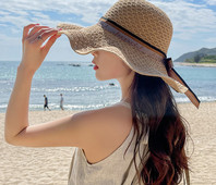 Γυναικείο ψάθινο καπέλο με μεγάλο γείσο