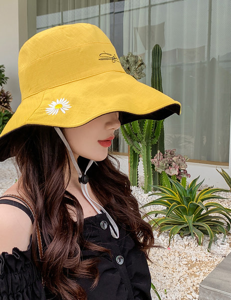 Ženska kapa za sunčanje s vezom