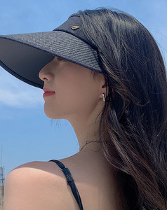 Γυναικείο ψάθινο γείσο σε πολλά χρώματα