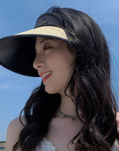 Γυναικείο ψάθινο γείσο σε πολλά χρώματα