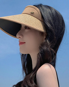 Γυναικείο ψάθινο γείσο σε πολλά χρώματα