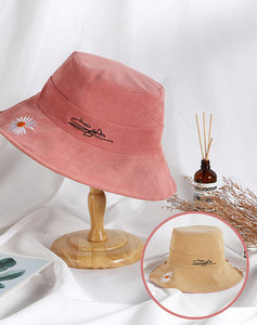 Γυναικείο καπέλο - με στάμπα μαργαρίτα