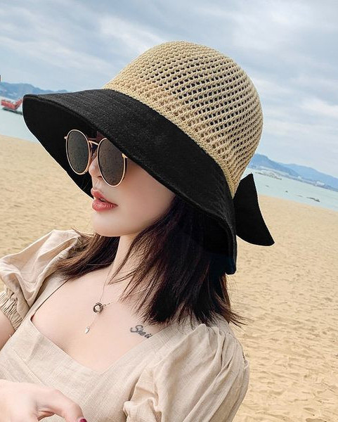 Ženska kapa za sunce s trakom