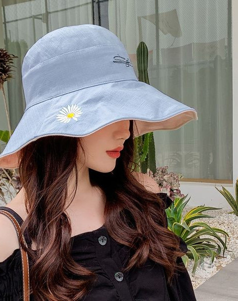 Ljetni šešir s vezom i širokim obodom