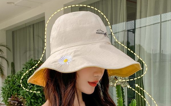 Ljetni šešir s vezom i širokim obodom