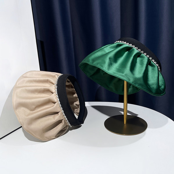 Υφασμάτινο γείσο με διακοσμητικές πέτρες